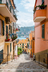 Dans les rues de Porto Santo Stefano en Toscane