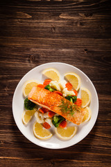 Grilled salmon with vegetables