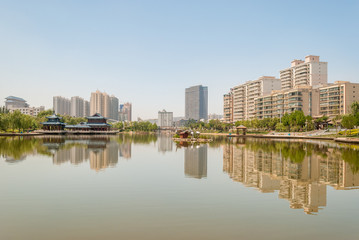 Fototapeta na wymiar The artificial lake of the Yantan Park in Lanzhou (China)