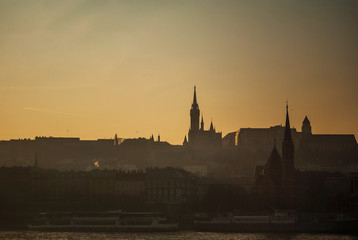 Obraz premium Budapest sunset shape