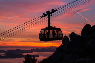 Obraz premium Silhouette of the Dubrovnik cable car