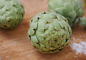 Fototapeta premium Healthy food: fresh Spanish green artichokes