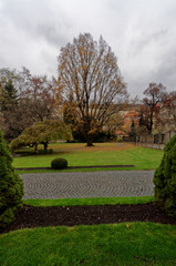 Naklejka premium Big gaden infron of the building