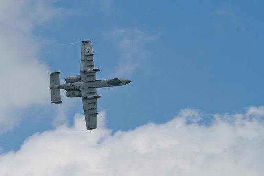US Airforce aerobatic demonstration team performing at Singapore Air Show 2010