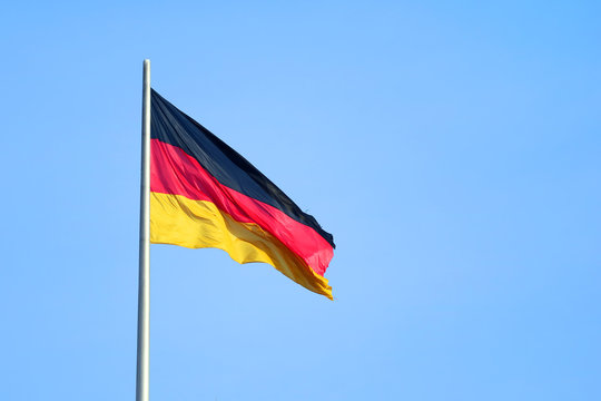 Wehende Deutschlandflagge