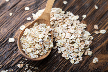 raw oat flakes in a spoon