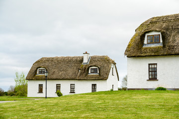 Fototapeta na wymiar english thatched cottages