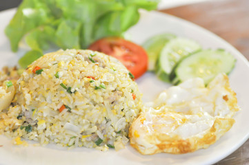 stir fried rice with fried egg