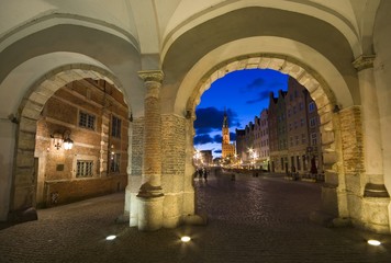 Obraz premium View of Long Market (part of Royal Route) and the main town hall from passage of the Green Gate at night, Old Town of Gdansk, Poland