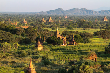 Fototapeta premium Myanmar - Burma - Pagoden in Bagan