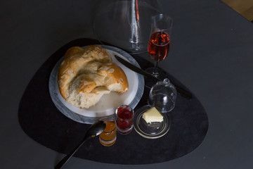 challah with marmelade