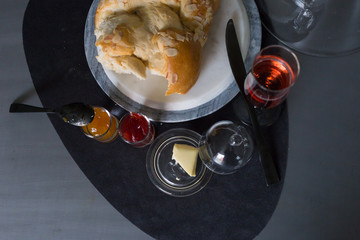 challah with marmelade