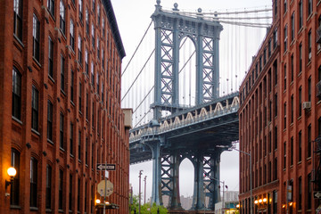 Obraz premium Widok Dumbo na most Manhattan