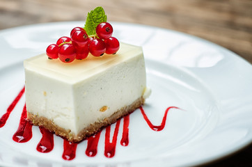 strawberry cheesecake slice