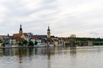 Fototapeta na wymiar Stadtlandschaft Stadt Panorama von Kitzingen am Main 