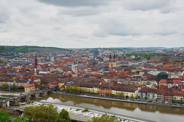 Fototapeta na wymiar Ausblick von der Festung auf die Altstadt von Würzburg