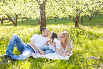 Fototapeta premium Happy family eating ice cream