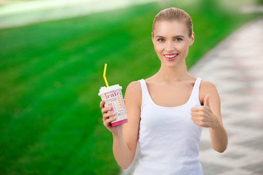 Young woman drink coffee walking healthy lifestyle