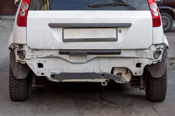 car without rear bumper.