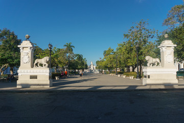 Obraz premium Cienfuegos, Cuba – January 1, 2017: street view around central park
