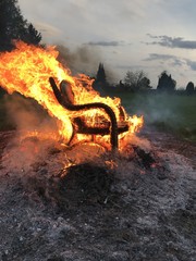 brennender Stuhl