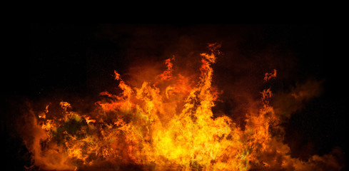 Fototapeta na wymiar Feuer Flammen in der Nacht