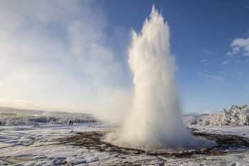 Strokkur geyser in Iceland - obrazy, fototapety, plakaty