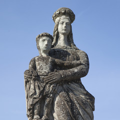 Obraz premium statue of the Virgin Mary with the baby Jesus Christ (Religion, faith, eternal life, God, the soul concept)