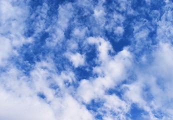 Obraz premium Knight on horse,Clouds are melting and flow on blue sky, Dramatic cloudscape area 