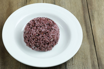 Organic Rice berry in white dish.
