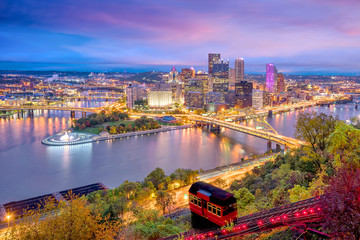 View of downtown Pittsburgh - obrazy, fototapety, plakaty