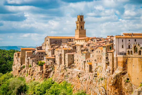 Vue sur le village de Pitigliano en Toscane