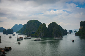 Fototapeta na wymiar Boats and mountains in Ha Long Bay
