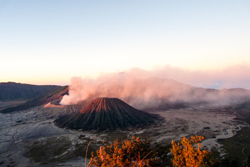 Lever de soleil sur le Mont Bromo, Java, Indonésie © Suzanne Plumette