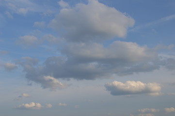 Fototapeta na wymiar Wolken am Nachmittag