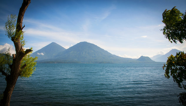 Mountains behing a lake in Guatemala