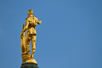 Fototapeta na wymiar Goldener Rathausmann Dresden