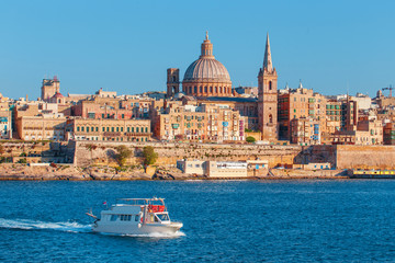 Valletta citiscape with bay cruise boat, Malta, EU - obrazy, fototapety, plakaty