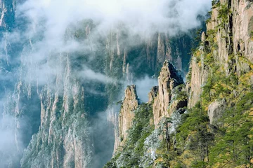 Papier Peint photo Monts Huang Clouds above the peaks of Huangshan National park.