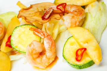 Hot prawn salad with potatoes