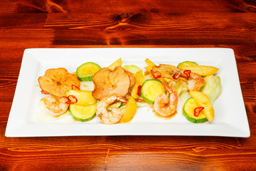 Hot prawn salad with potatoes