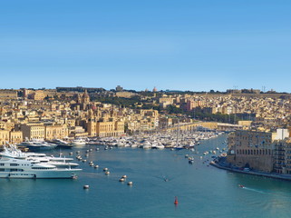 Fototapeta na wymiar Vittoriosa (Birgu) auf Malta von Valletta aus gesehen