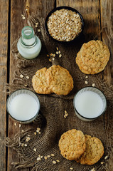 Fototapeta na wymiar Oatmeal cookies with milk