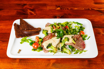 Slices of roast beef with cream sauce