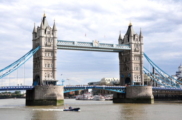 Fototapeta na wymiar New Tower Bridge
