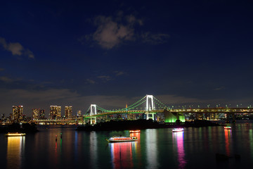 Fototapeta premium 東京 お台場 東京ベイエリアの夜景とレインボーブリッジ