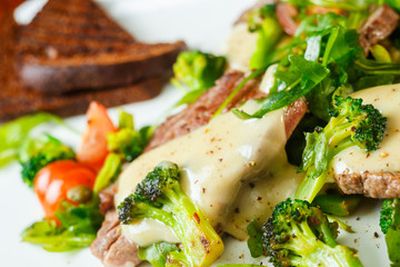 Slices of roast beef with cream sauce