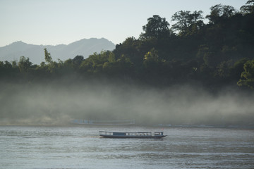 Fototapeta premium LAOS LUANG PRABANG MEKONG RIVER