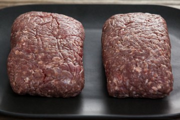 Minced beef in wooden tray