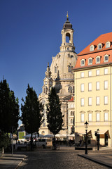 Fototapeta na wymiar Blick auf das Steigenberger Hotel und den Neumarkt mit der Frauenkirche, Dresden, Sachsen, Deutschland
